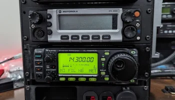 Монтажный кронштейн консоли Havis для серий iCOM IC-7000... 1