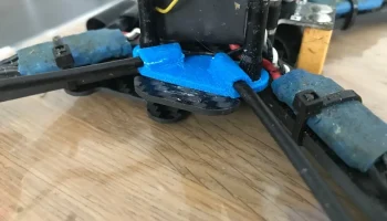 Крепление на антенную трубку Realacc Genius 215...
