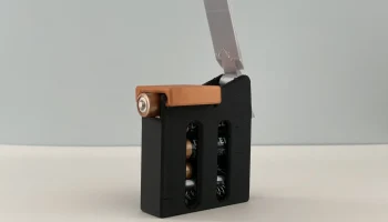 Диспенсер для батареек AAA в стиле Pez
