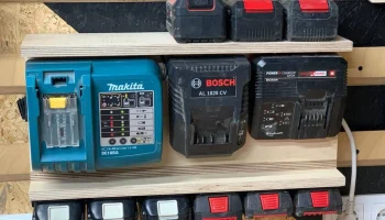 Держатель аккумулятора Bosch professional и Makita 18V 2