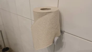 Минимальный держатель для туалетной бумаги