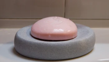 Двусторонняя мыльница + подставка для зубных щеток.