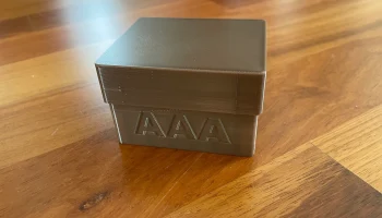 Легкодоступный батарейный отсек AAA 3