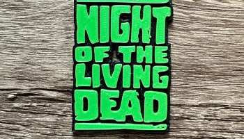 Магнит с логотипом Night Of The Living Dead (магнит 8x3 м...