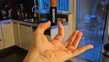 Контейнер для батареек AA Duracell. 1