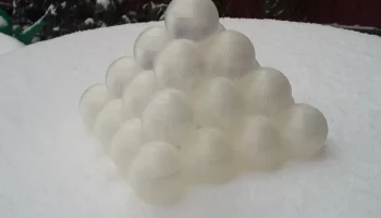 Шведский снежный фонарь (sn&ouml;bollslykta) с полыми снежкам... 1