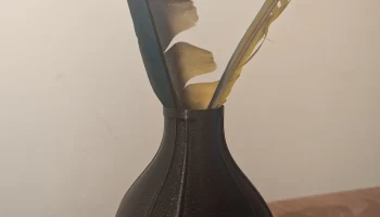 Ваза, вдохновленная игрой в буль