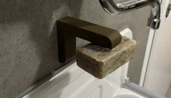 Прямоугольная мыльница с магнитом и клейкой поверхностью.... 1