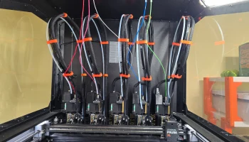 Держатель нити в верхнем корпусе Prusa XL для абразивных... 1