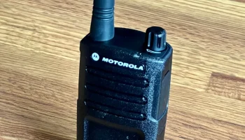 Настольная подставка для радио Motorola RMM2050 MURS Настольная подставка для радио Motorola RMM2050 MURS