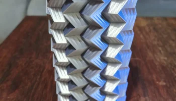 Вазы Artisan Geometric 3D - золото и хамелеон