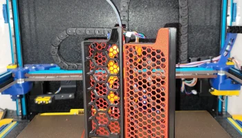 Боковые юбки Voron 2.4r2 300 с сотовой сеткой 1