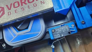 Выключатель света на двери холодильника Voron 4