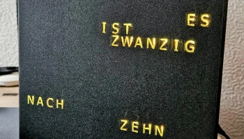 Передняя панель, измененная для AWSW Word Clock