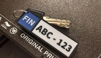 Брелок с регистрационным номером