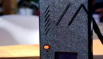Тонкий чехол Faketec с OLED