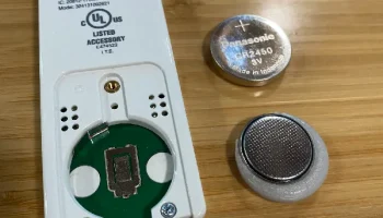 Боковой контакт адаптера батареи CR2032-CR2450