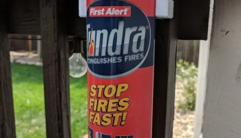 Крепление для огнетушителя First Alert AF400 Tundra 3