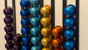 Настенное крепление для капсул Nespresso.