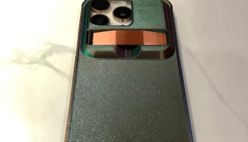 Чехол с подставкой для iPhone 16 Pro 2