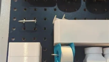 Набор чашек и контейнеров из перфорированного картона...