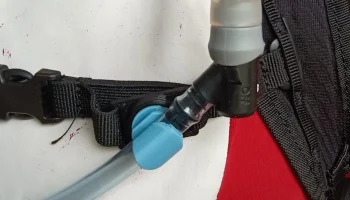 Зажим для трубки Camelbak с магнитом 5