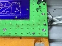 Фиксаторы для выравнивания платы PCB с сеткой контактных... 1