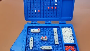 Игра "Морской бой" с футляром для хранения: английский и... 1