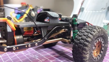 SCX24 Крепление для аккумулятора со сверхнизким центром ... 1