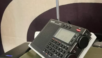 Стойка для коротковолнового радио Tecsun PL-330, угол 45...