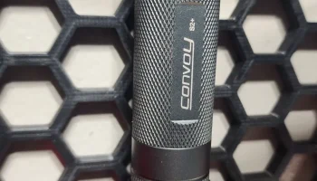 Convoy S2+ / Wurkkos FC12 Медовый Сотовый Держатель Фонаря 1