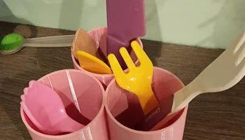 Органайзер для детской кухонной утвари.