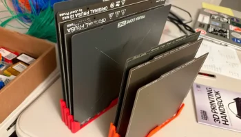 Держатель листов Prusa Core ONE / MK3/4 с 4 слотами...... Держатель листов Prusa Core ONE / MK3/4 с 4 слотами......