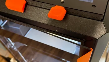 Магнитный дверной замок для Prusa CORE One...... 4
