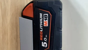 Держатель батареи Milwaukee M18 6