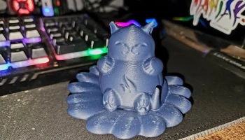 Кот, сидящий на цветке (поплавок) Кот, сидящий на цветке (поплавок)