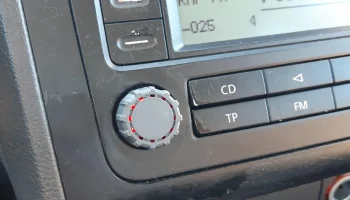 VW Touran I/Golf V - Ручка магнитолы 1