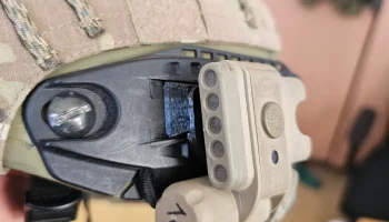 Универсальный кронштейн Surefire для шлема одночастная в... Универсальный кронштейн Surefire для шлема одночастная в...