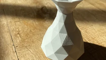 Низкополигональная ваза Низкополигональная ваза