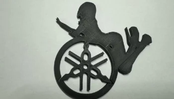 Девушка Yamaha на стене