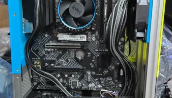 Корпус для ПК - компактный полноразмерный ATX 1