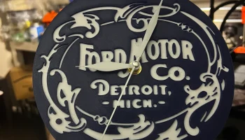 Настенные часы Ford Motor Company Настенные часы Ford Motor Company