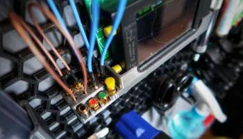 Держатель испытательной платы NanoVNA и RF для HSW.......... 1