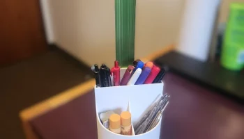 Карандашница с выдвижным ящиком