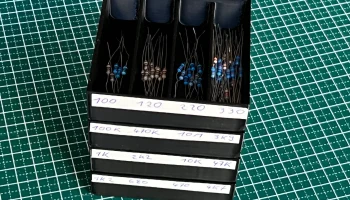 Штабелируемые коробки для резисторов Штабелируемые коробки для резисторов