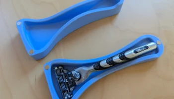 Дорожный кейс Gilette Mach 3 разноцветный с магнитами....... Дорожный кейс Gilette Mach 3 разноцветный с магнитами.......