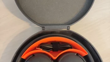 Чехол для наушников JBL Tune 670NC 1