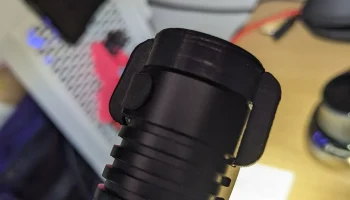 Безопасность кнопки фонаря (Thrunite TH30 v2) 3