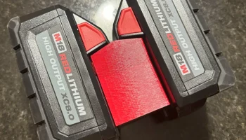 Двойной держатель батарей Milwaukee M18