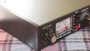 Боковые панели антенного тюнера MFJ-945E с монтажными отв...